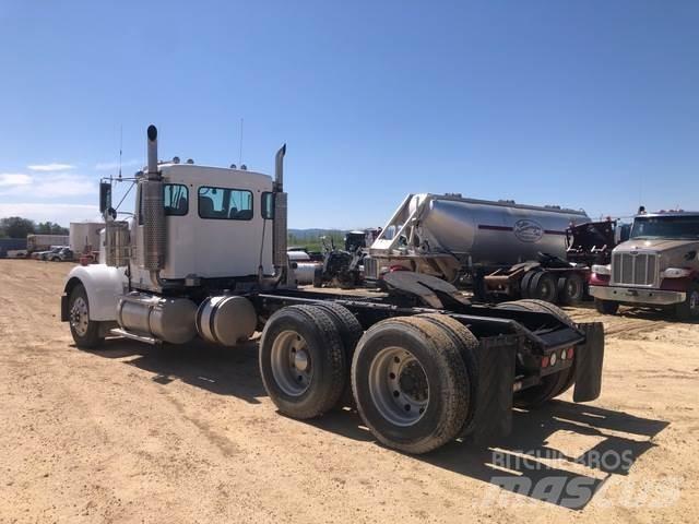 Kenworth W900L 曳引機組件
