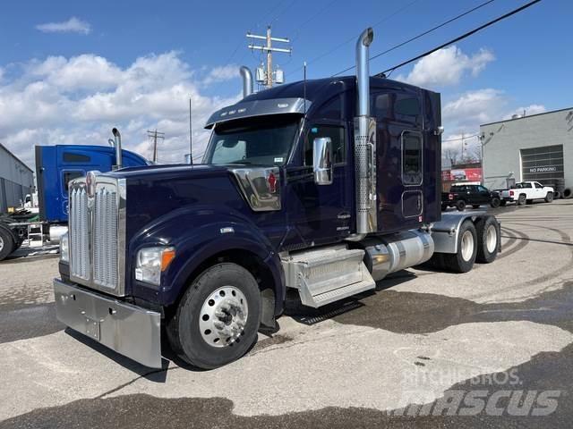 Kenworth W990 曳引機組件