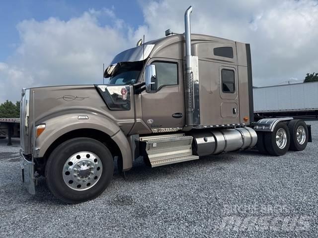 Kenworth W990 曳引機組件