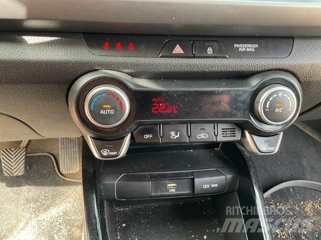 Kia Rio 汽車