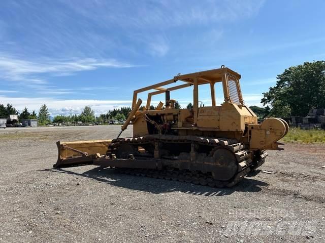 Komatsu D65P-8 履帶推土機
