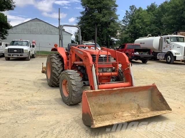 Kubota M6800 小型曳引機