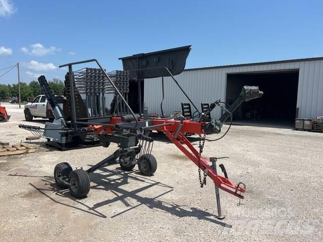 Kubota RA1042T 耙與翻草機