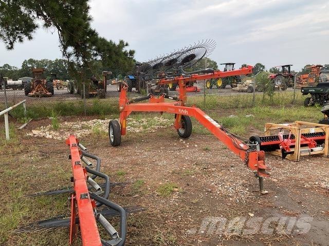 Kubota RA110CR 耙與翻草機