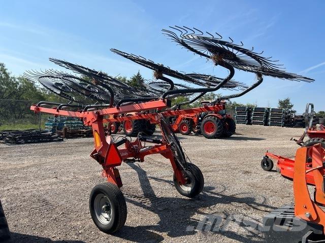 Kubota RA210CR 耙與翻草機