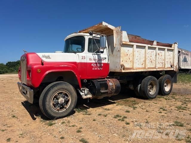 Mack  傾卸式卡車