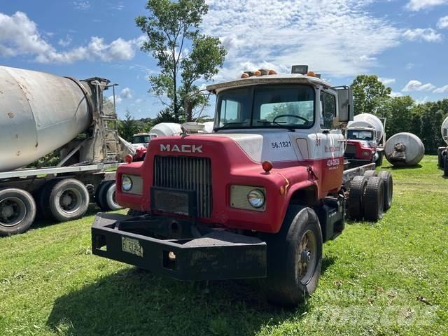 Mack  駕駛室與內部