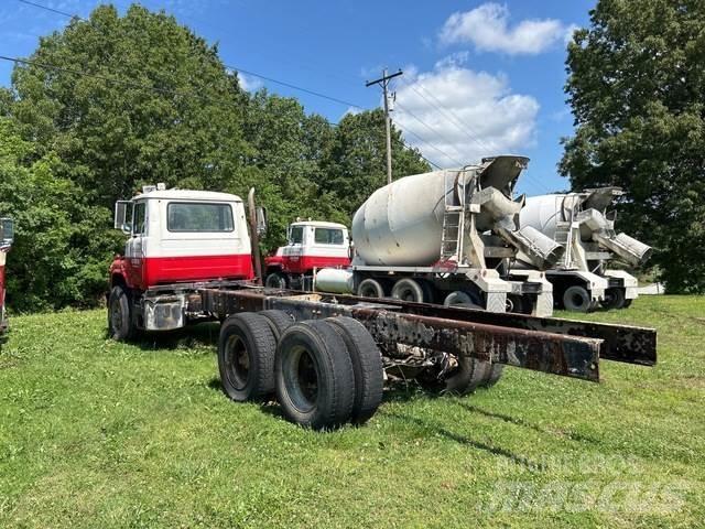 Mack  駕駛室與內部