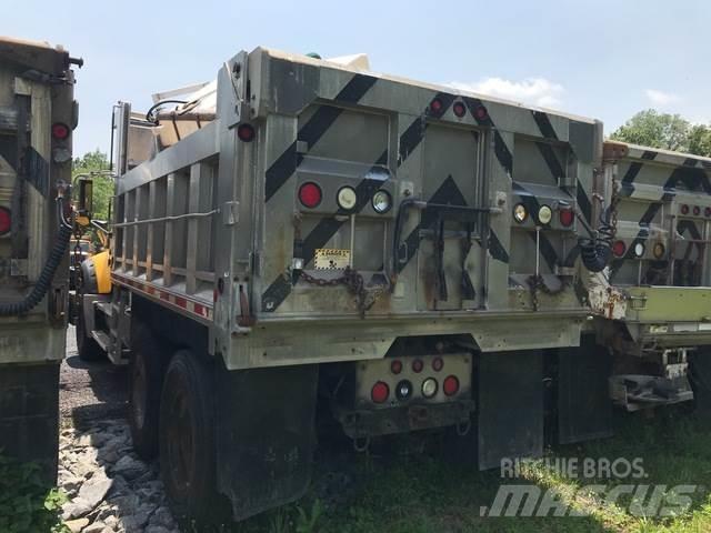 Mack 700 刮雪板和犁