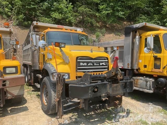 Mack 700 刮雪板和犁