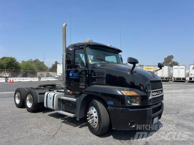Mack AN64T 曳引機組件