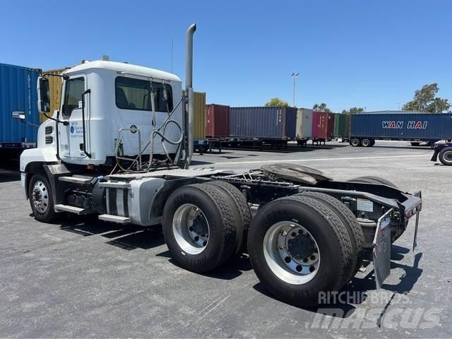 Mack AN64T 曳引機組件