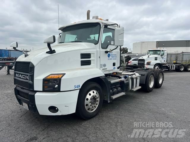 Mack AN64T 曳引機組件