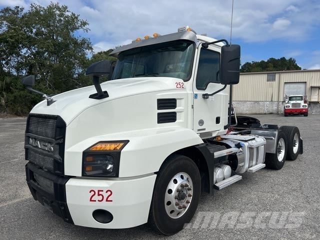 Mack AN64T 曳引機組件