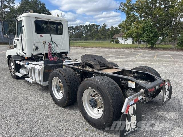Mack AN64T 曳引機組件