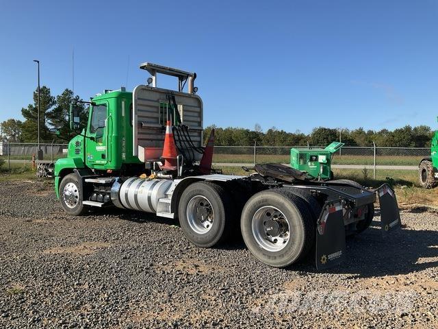 Mack Anthem 曳引機組件