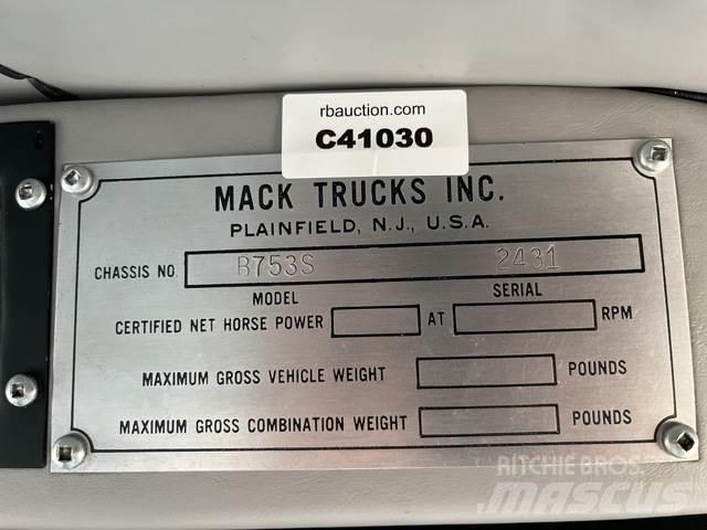 Mack B75 曳引機組件