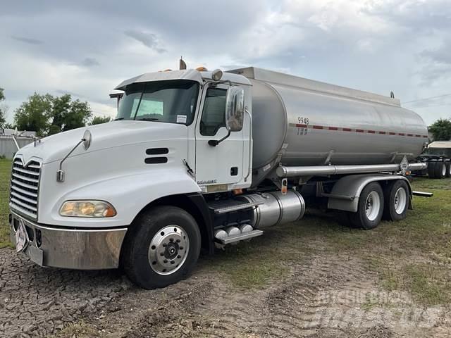 Mack CH613 運油車