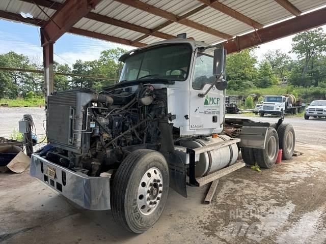 Mack CH613 曳引機組件