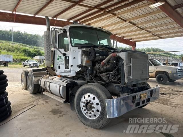 Mack CH613 曳引機組件