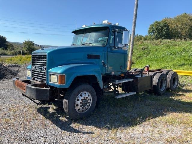 Mack CH613 駕駛室與內部