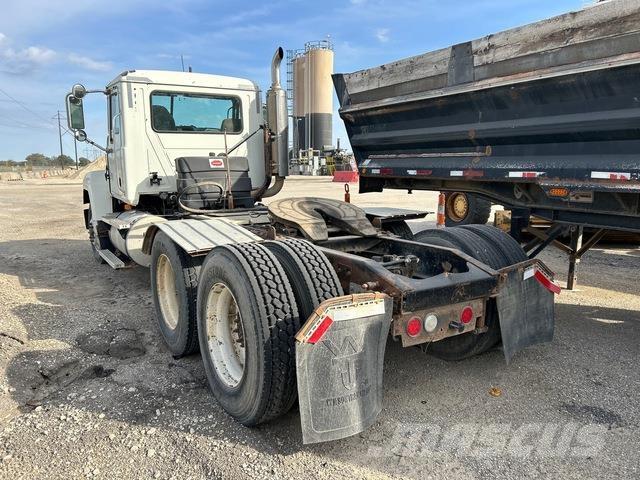 Mack CH613 曳引機組件