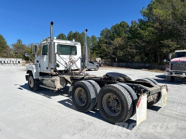 Mack CH613 曳引機組件