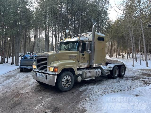 Mack CHN613 曳引機組件