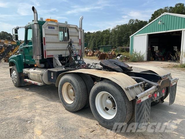 Mack CHN613 曳引機組件
