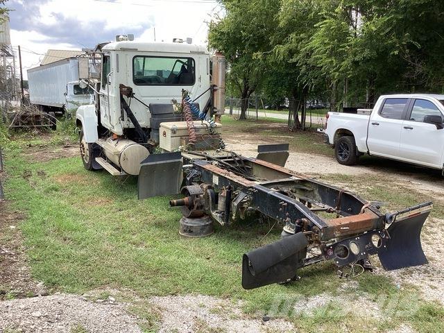 Mack CHN613 駕駛室與內部