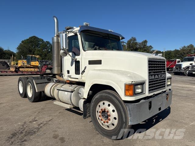 Mack CHN613 曳引機組件