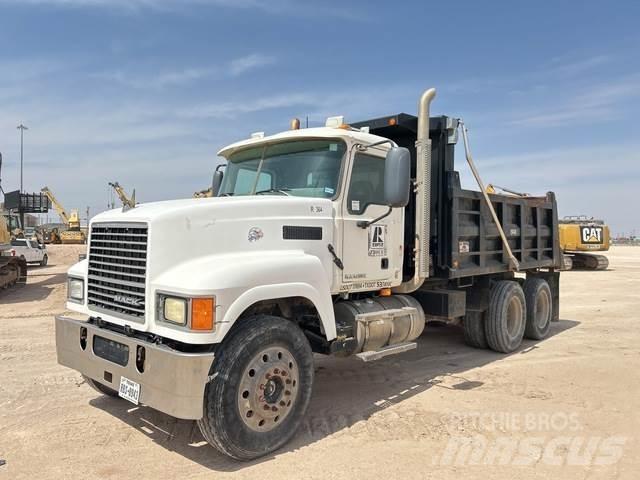 Mack CHU613 傾卸式卡車