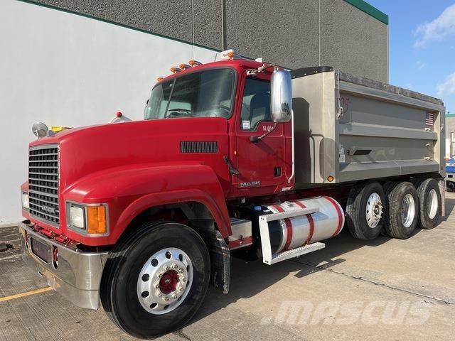 Mack CHU613 傾卸式卡車