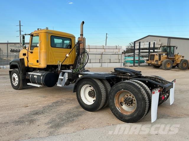 Mack CHU613 曳引機組件