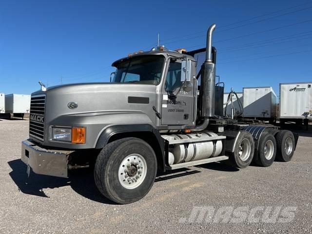 Mack CL713 曳引機組件