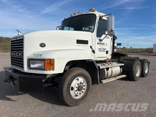 Mack CL733 曳引機組件