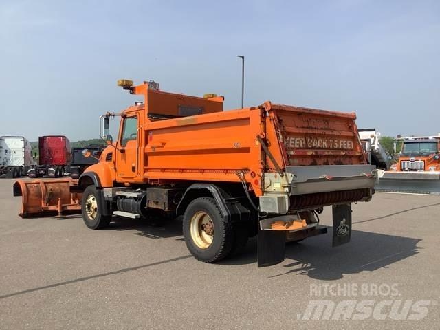 Mack CV700 刮雪板和犁