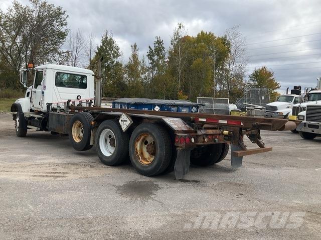 Mack CV713 裝載運輸卡車