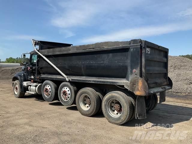 Mack CV713 傾卸式卡車