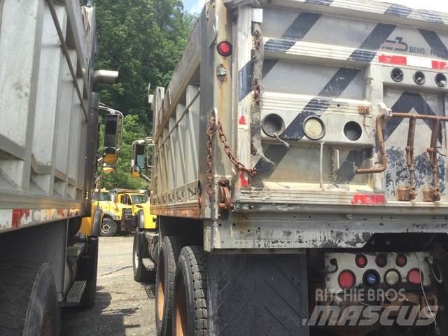 Mack CV713 砂鹽撒布機