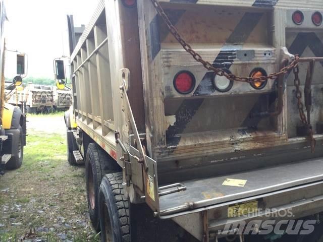 Mack CV713 砂鹽撒布機