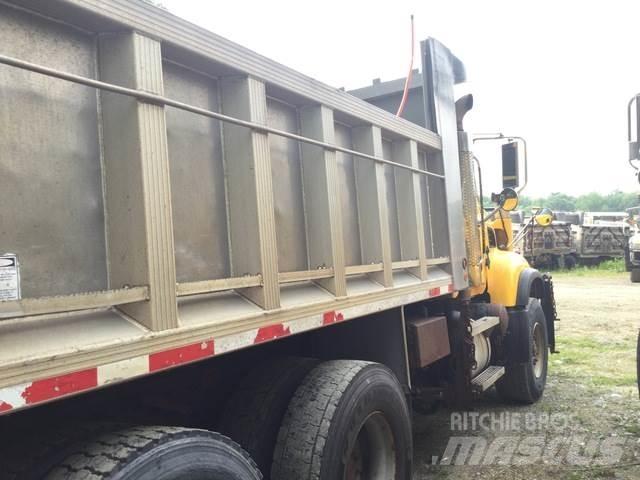 Mack CV713 砂鹽撒布機