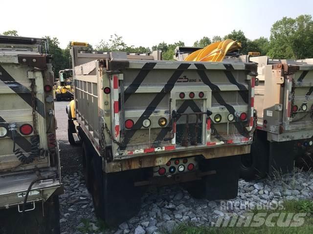 Mack CV713 砂鹽撒布機