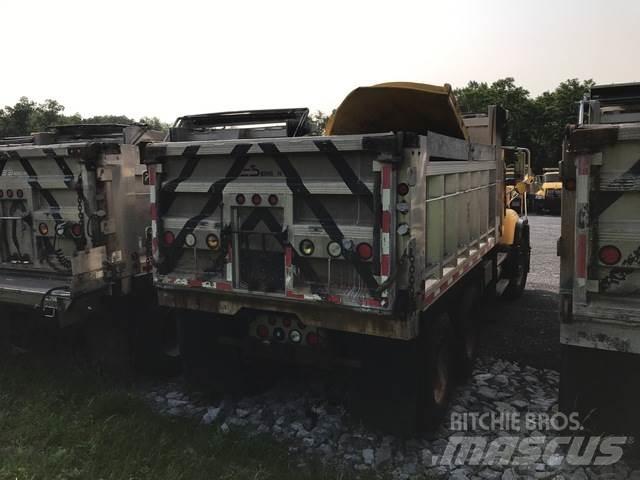 Mack CV713 砂鹽撒布機