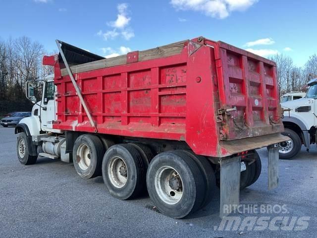 Mack CV713 傾卸式卡車