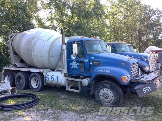Mack CV713 傾卸式卡車