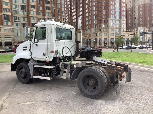 Mack CXN612 曳引機組件