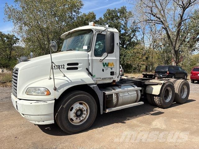 Mack CXN613 曳引機組件