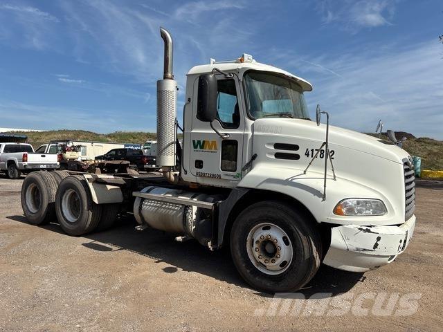 Mack CXN613 曳引機組件