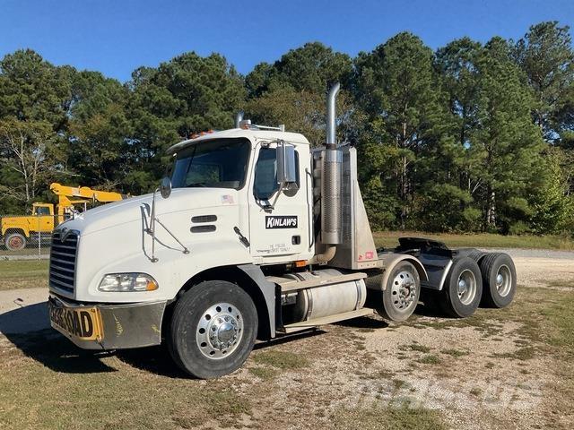 Mack CXN613 曳引機組件